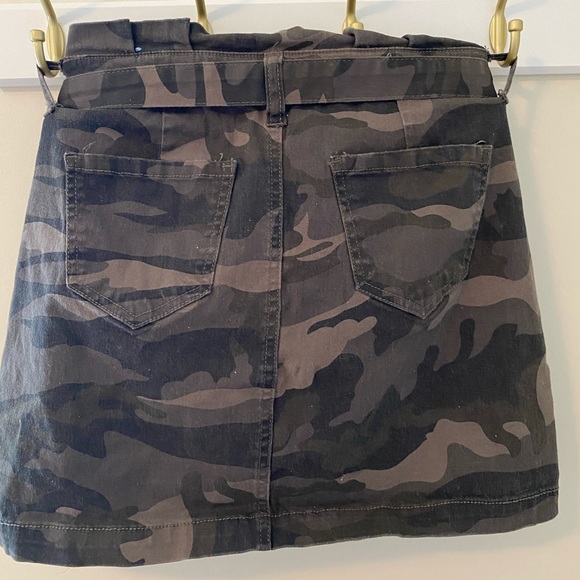 Camouflage mini skirt with tie belt - Picture 2 of 2